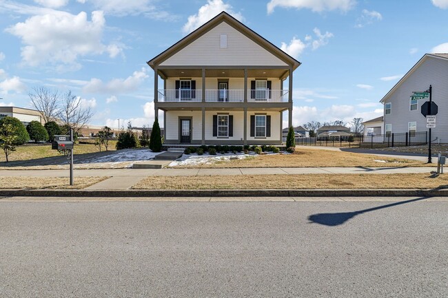 Westlawn Blvd - Westlawn Blvd House