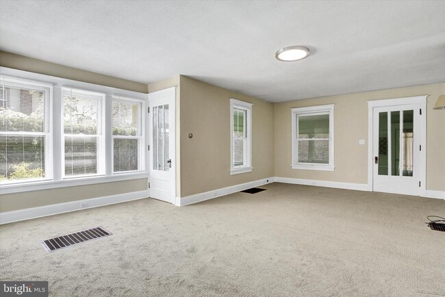 Photo - 319 N 2nd St