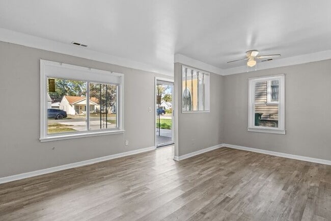 Photo - Beautifully Updated Ranch with large back ...