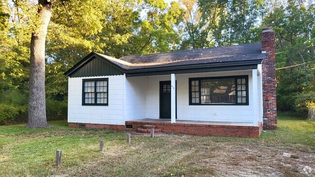 Building Photo - Remodeled Two Bedroom House Available For ...