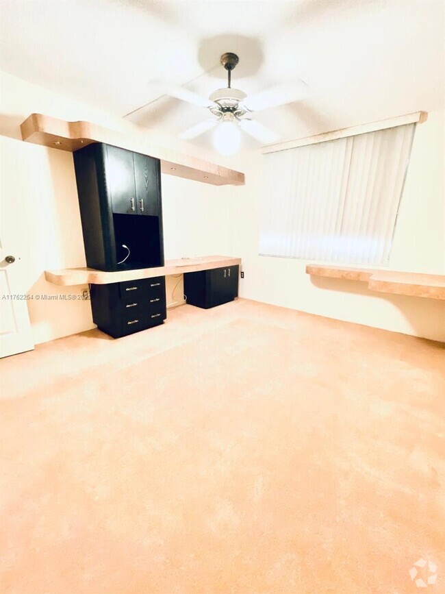 Building Photo - 2 bedroom in Aventura FL 33160 Rental