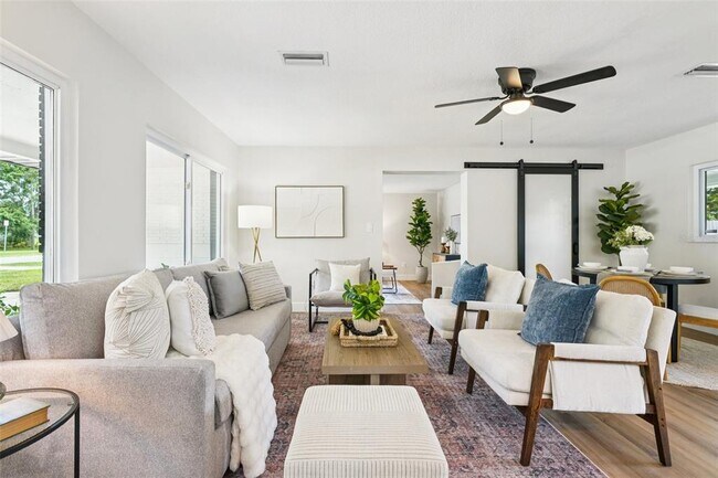 Photo - 311 Shore Dr E