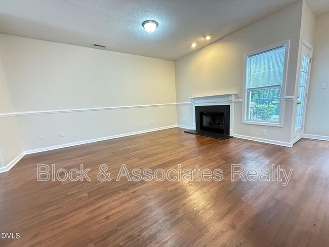 Photo - 106 Pointe Crest Ct