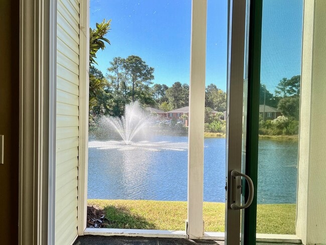 Building Photo - 110 Fountain Pointe Ln Unit 110 Fountain Pointe Lane