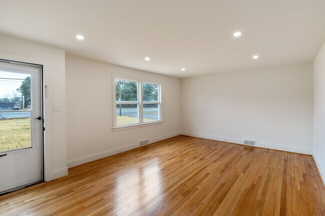 Photo - 611 Polo Rd