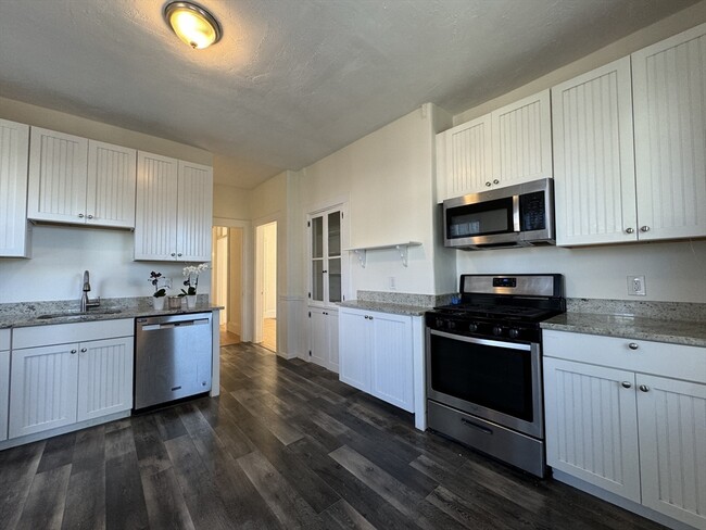 Building Photo - 40 Cherry St Unit 1 Rental