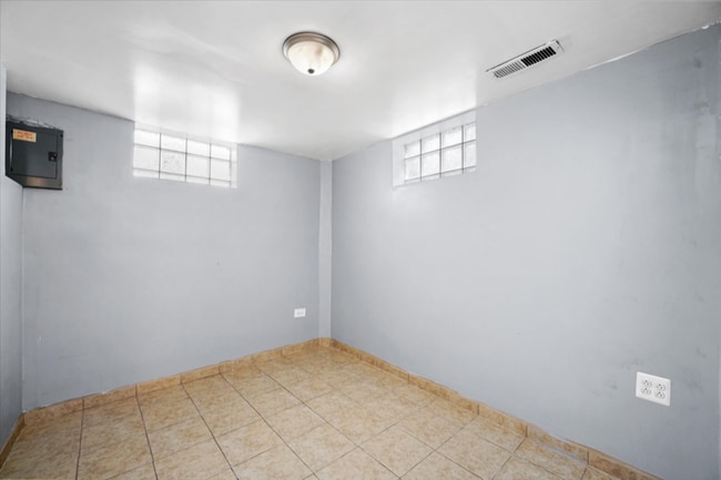 Photo - 7820 S Sawyer Ave Unit 2