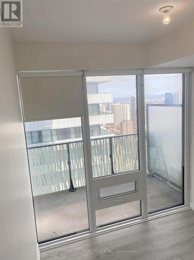 Photo - 42 Charles St E Unité 3701