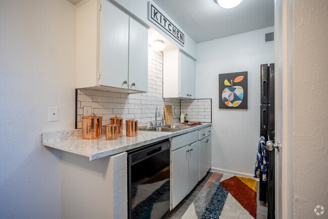 1BR - 662SF - Kitchen