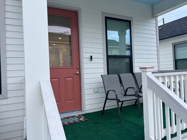 Photo - 1835 Louisa St