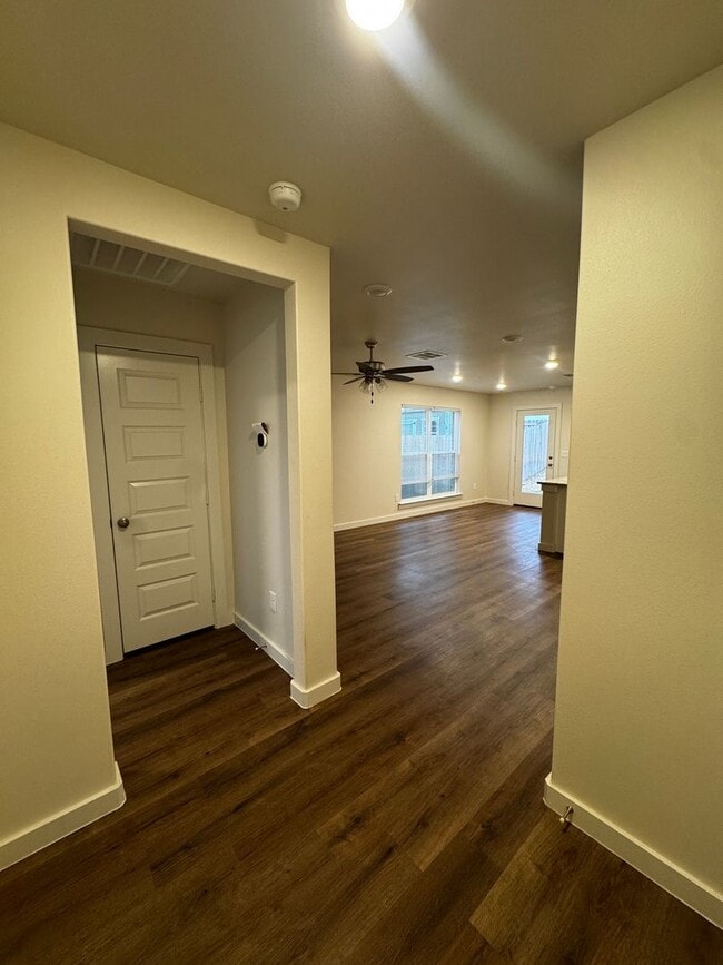 Photo - Located in Homestead!!! Newer Fabulous 3/2/1 CISD