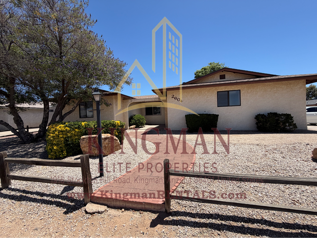 Building Photo - 3 Bedroom / 2 Bath Home with Courtyard Entry, Fireplace & Spacious Backyard