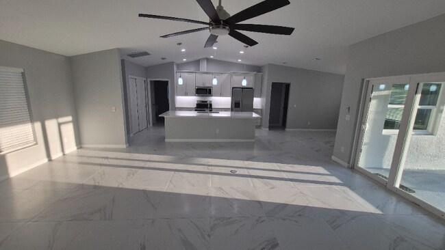 Photo - 661 Myra Ln NW