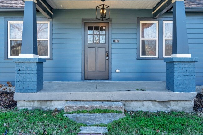 Photo - Charming Bungalow with 1 Bedroom Plus Office, Fenced Yard and Pet Friendly in East Nashville