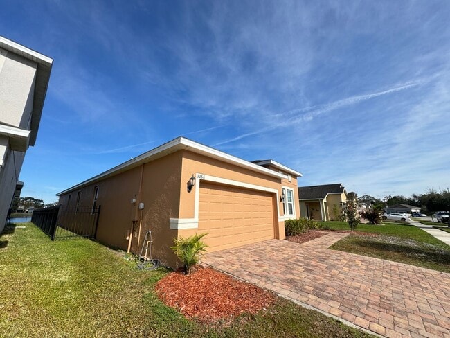 Photo - Beautiful 4 bedroom home with Water View!!