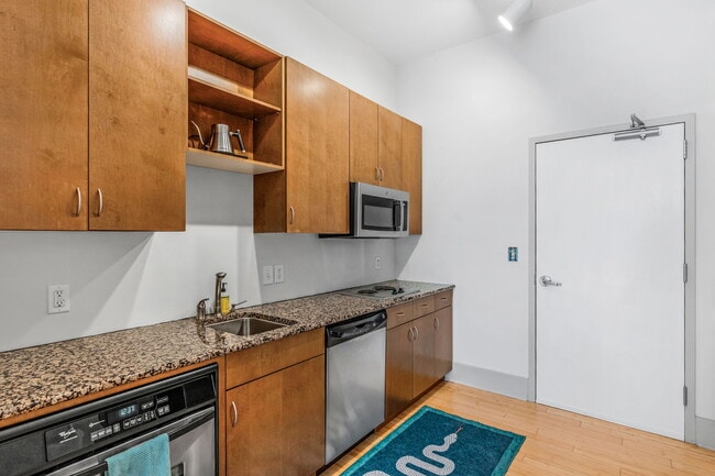 Photo - 525 E 34th St