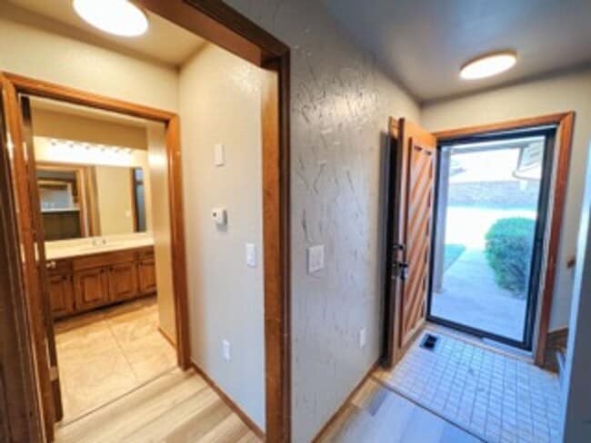 Photo - 213 Woodbridge Cir