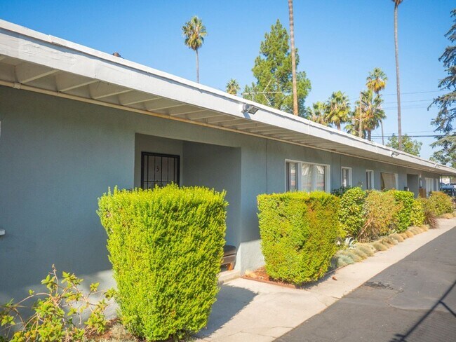 Photo - 15758 Sherman Way