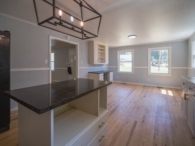 Photo - "Charming 3-Bedroom Home in Cramerton - Spacious 1217 Sq Ft with 2 Full Baths!"
