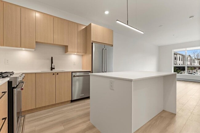 Photo - 2771 Montrose Ave Unit 209