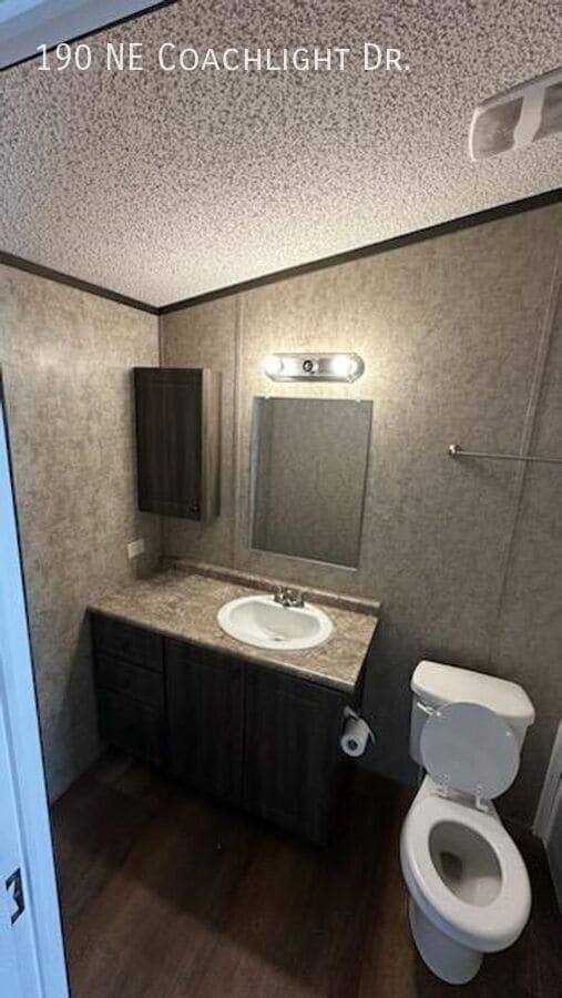 Photo - 190 Coachlight Dr