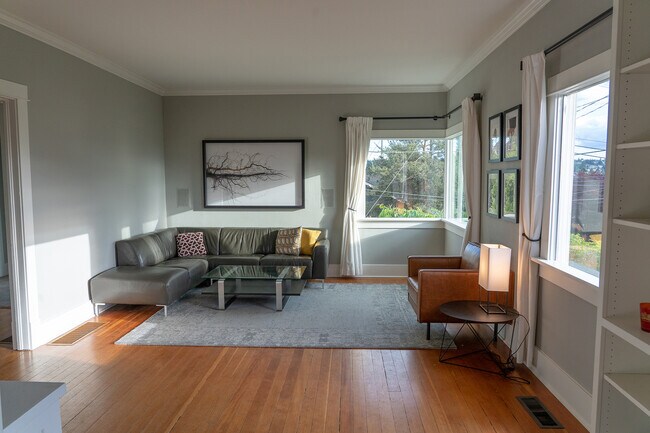 Photo - 256 NW 46th St