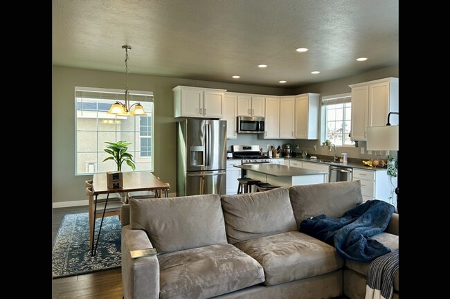 Photo - Great Lehi 4 Bedroom Home For Rent!