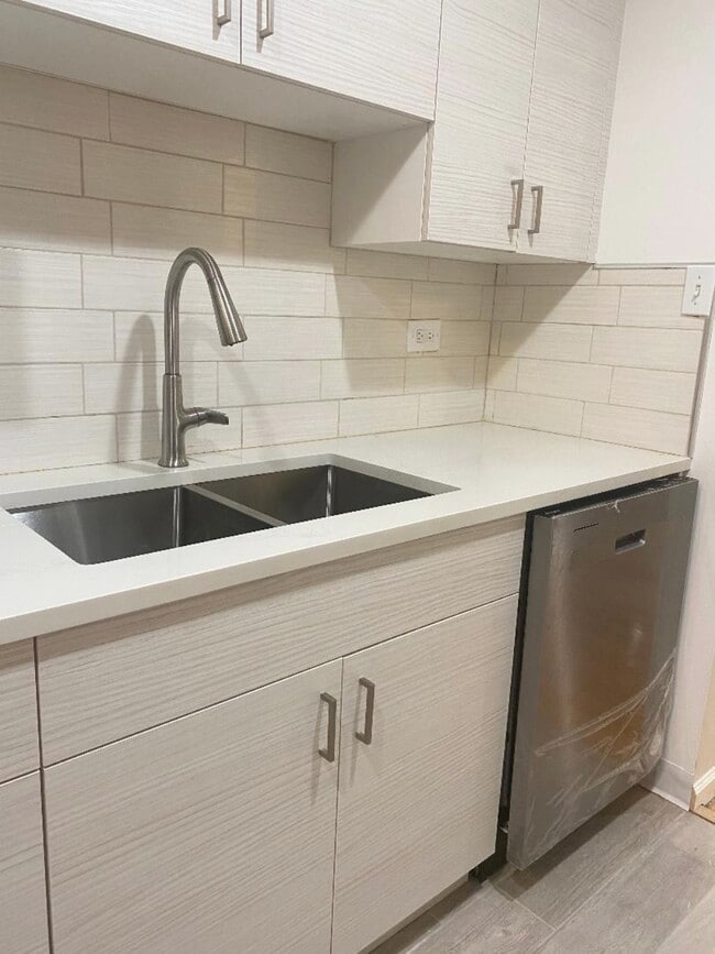 Photo - 329 S Maple Ave Unit Modern apartment