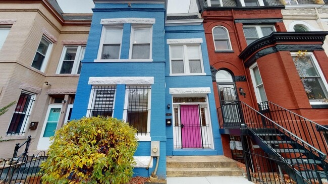 Building Photo - Stunningly renovated Bloomingdale townhous...