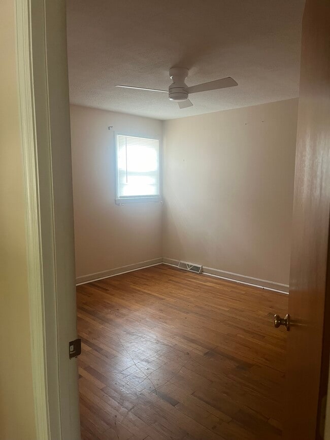 Photo - 1112 Cambridge Ave E