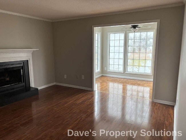 Photo - 617 Balfour Rd