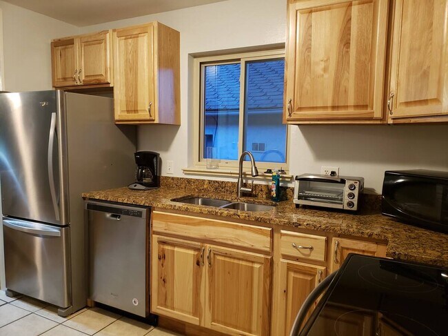 4621 Elm Ct Unidad Full Property