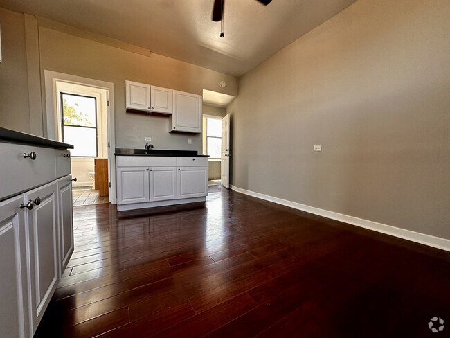 Building Photo - 3201 S Morgan St Unit 3R Rental