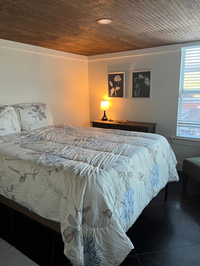 Building Photo - 1211 Yellow Rose Unit Salado private Rental