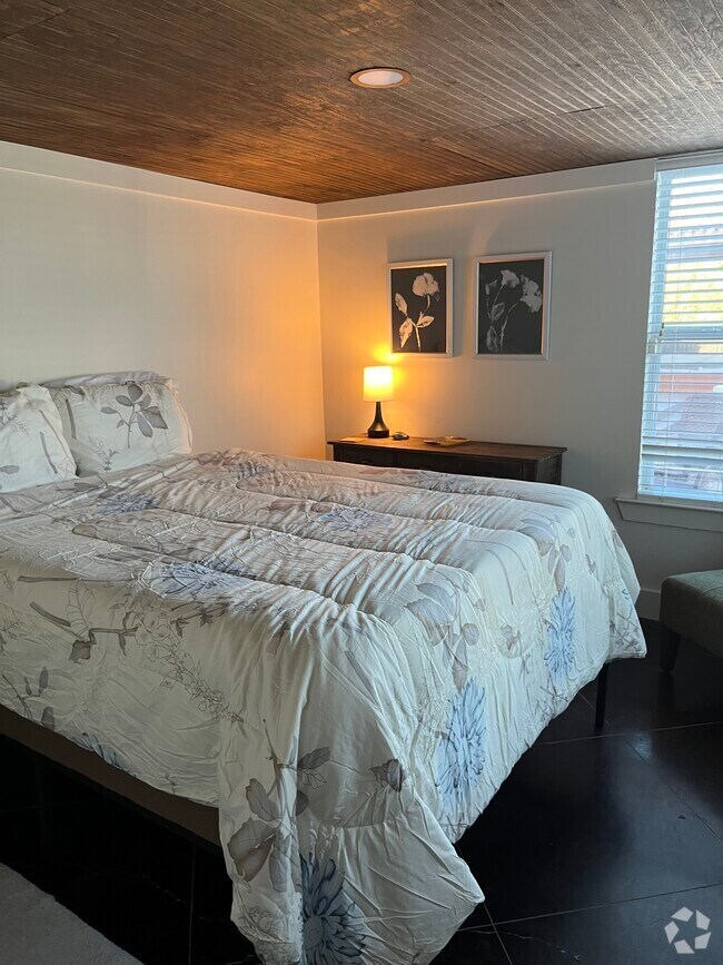 Building Photo - 1211 Yellow Rose Unit Salado private Rental
