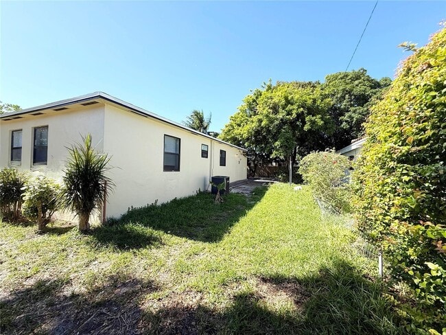 Photo - 631 NE 171st St