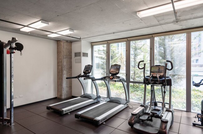 Photo - 659 W Randolph St