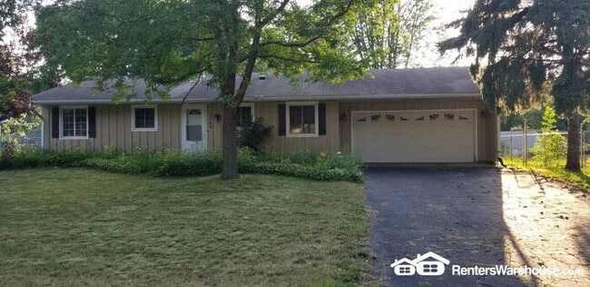 Building Photo - Available Now = 4 Bedroom 2 Bath Updated H... Rental