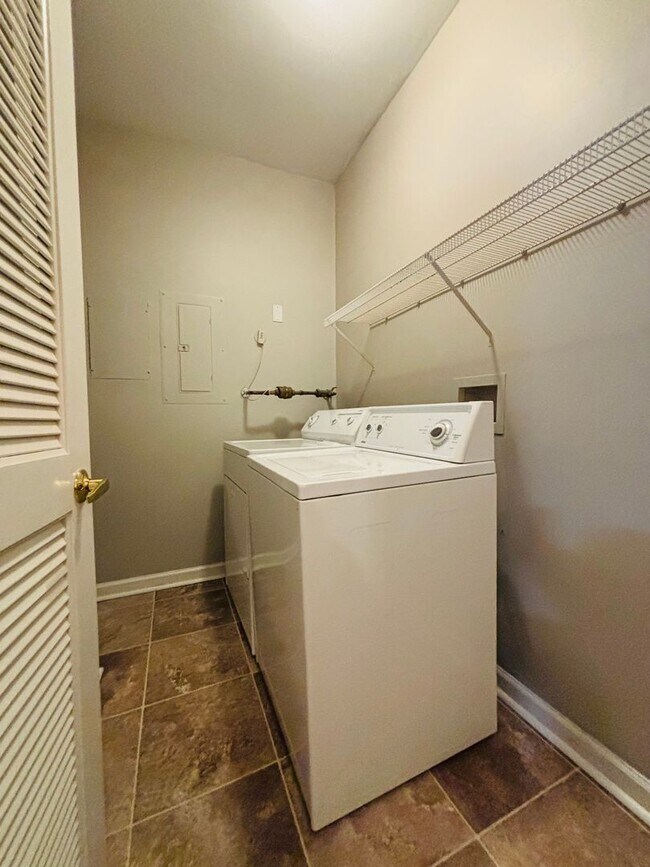 Photo - 211 S Knollwood Dr
