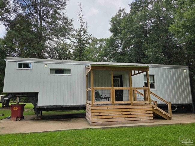 Building Photo - 1609 Christmas Tree Rd Rental