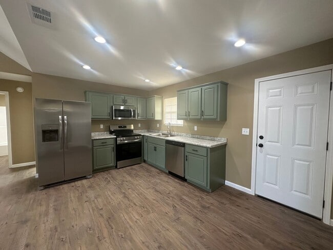 Building Photo - 3 Bed 2 Bath Brick Home - New Construction