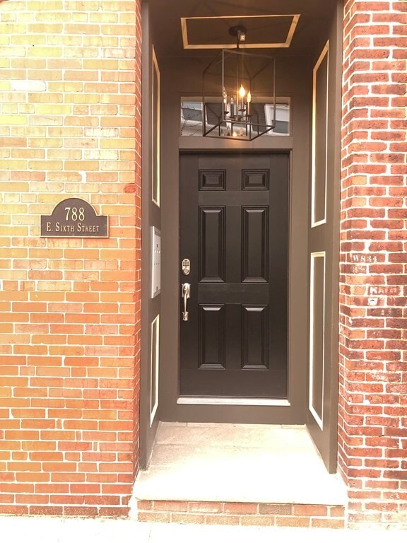 Building Photo - 786 E 6th St Unit 1