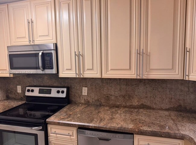 Photo - 2622 Riverside Dr Unit 2622