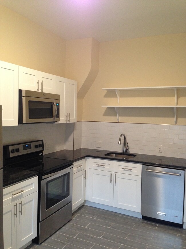 Building Photo - 501 S 44th St Unit Apt1