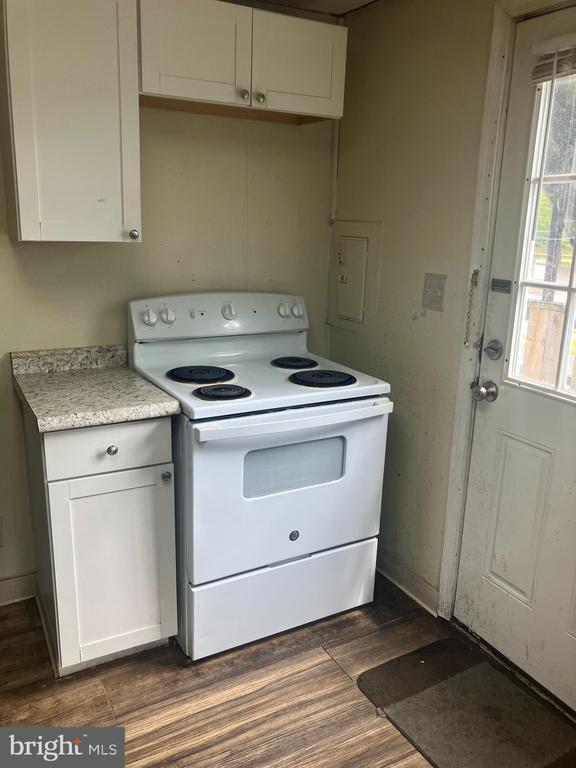 Photo - 104 Market Pl