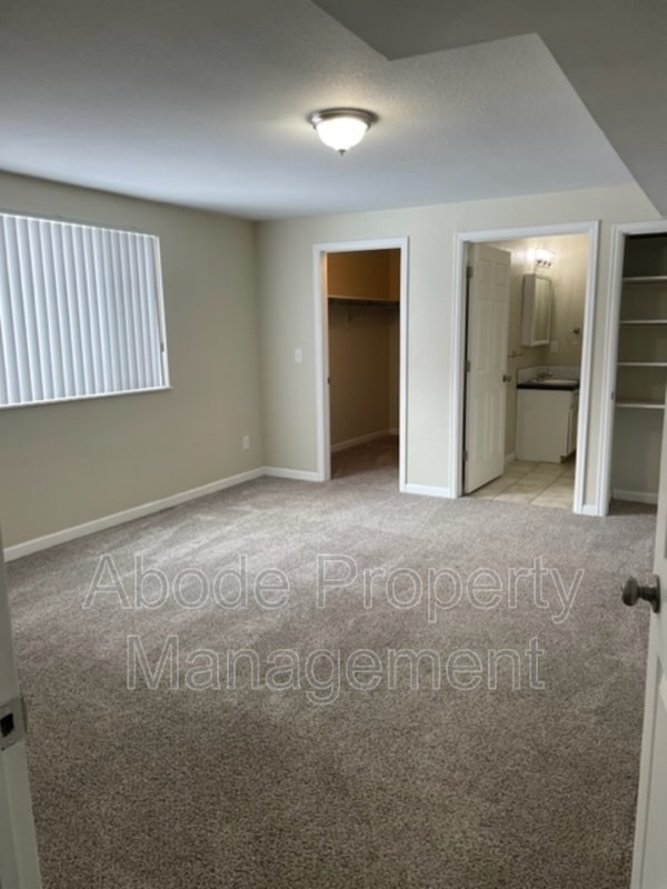 Photo - 480 W 10th St