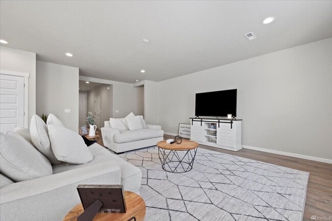 3 bedroom, 2 bath house with garage - 3 bedroom, 2 bath house with garage