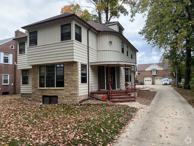 Building Photo - 533 E Center St Unit W Rental