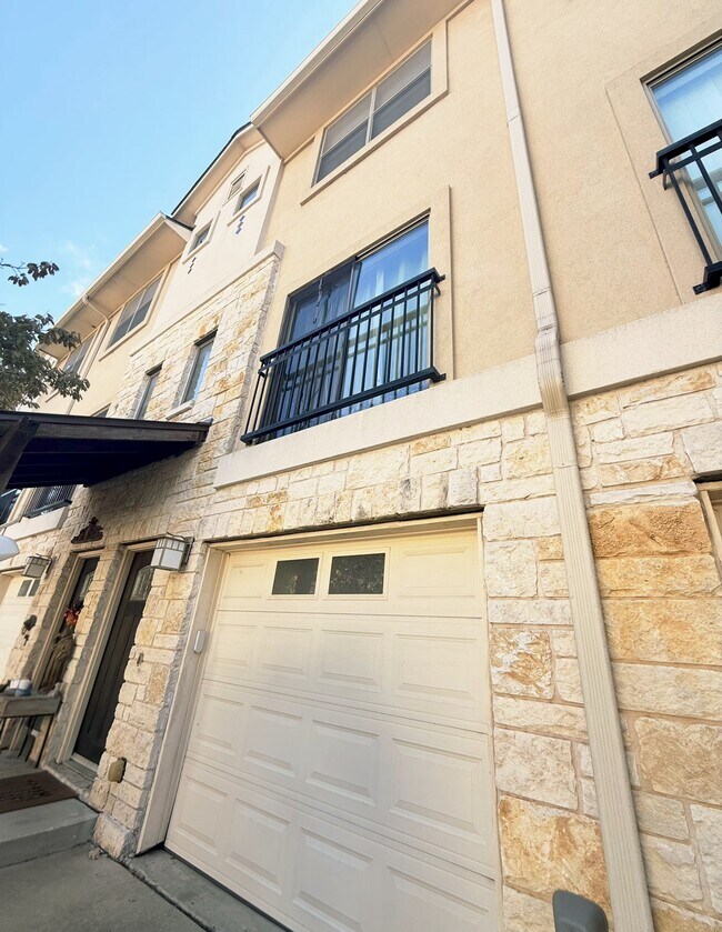 13420 LYNDHURST St Unit 606