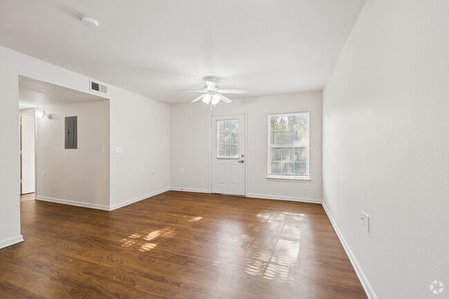 4BR, 2BA - 1,361SF - Dining Room/Living Room